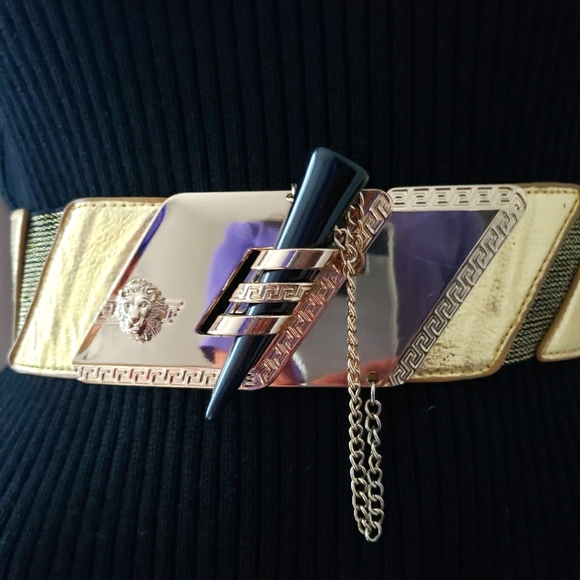 Elasticized Cinch Belt with Latch and Chain - Picture 4 of 16